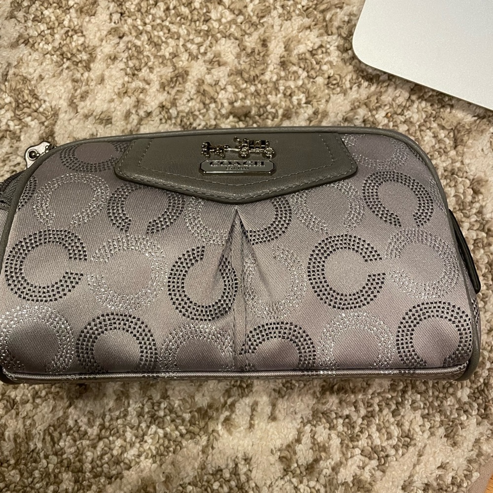Vintage sliver coach bag with “C’s” on it!!